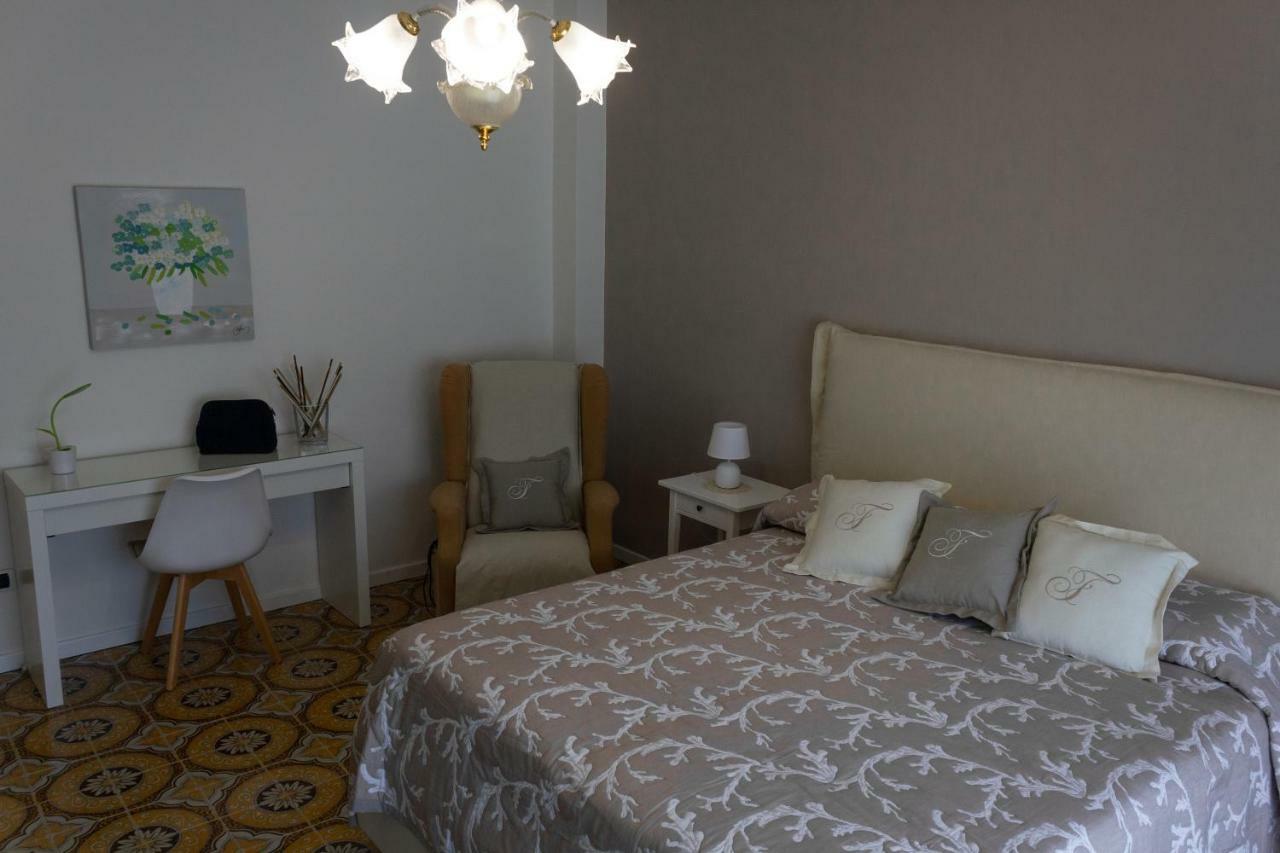 Flower'S Home Sorrento Bagian luar foto